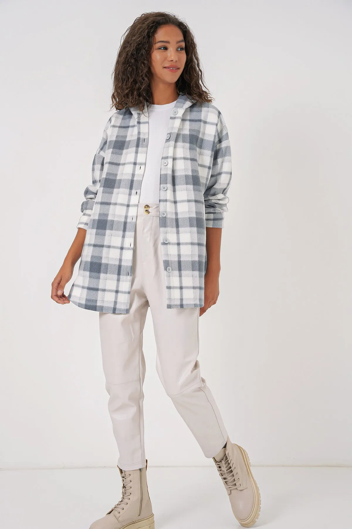 0710 kapüşonlu oversize gömlek