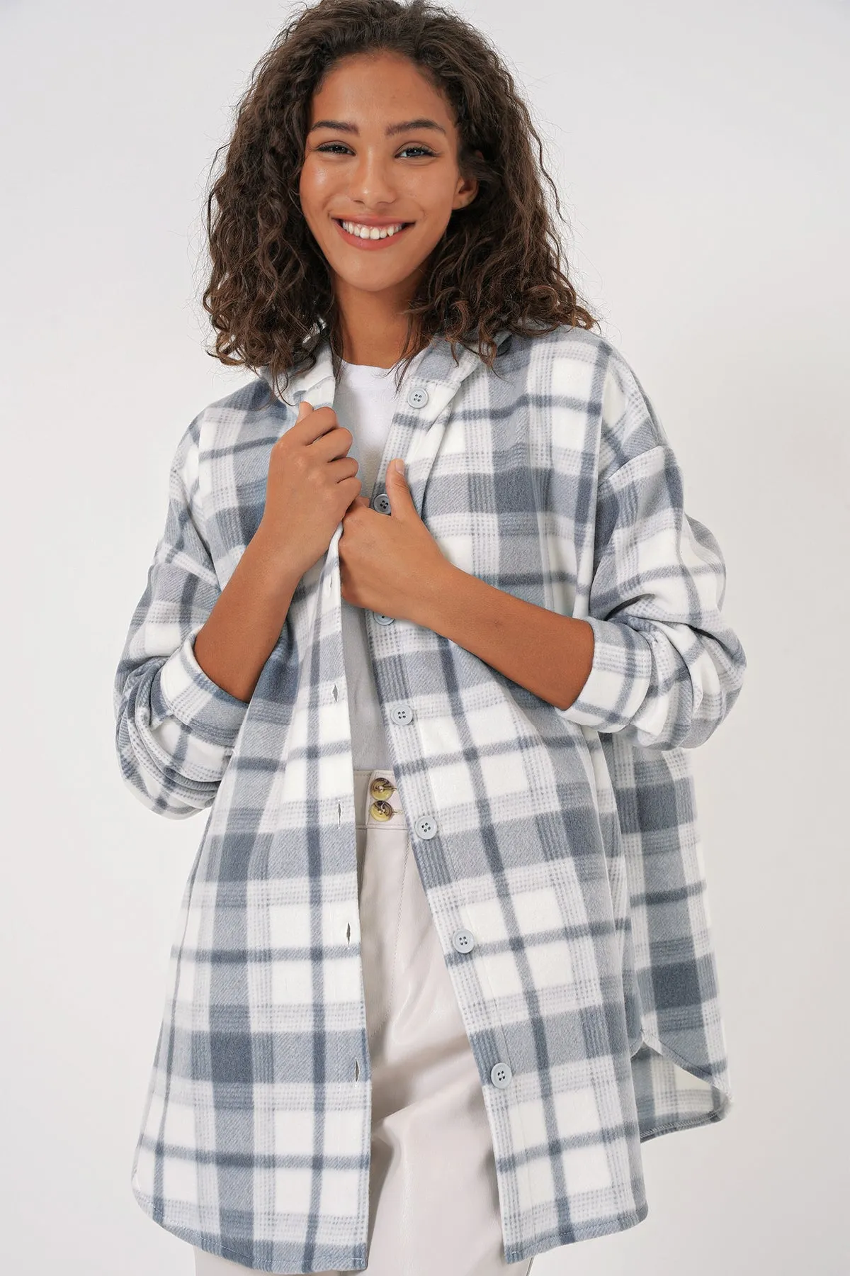 0710 kapüşonlu oversize gömlek