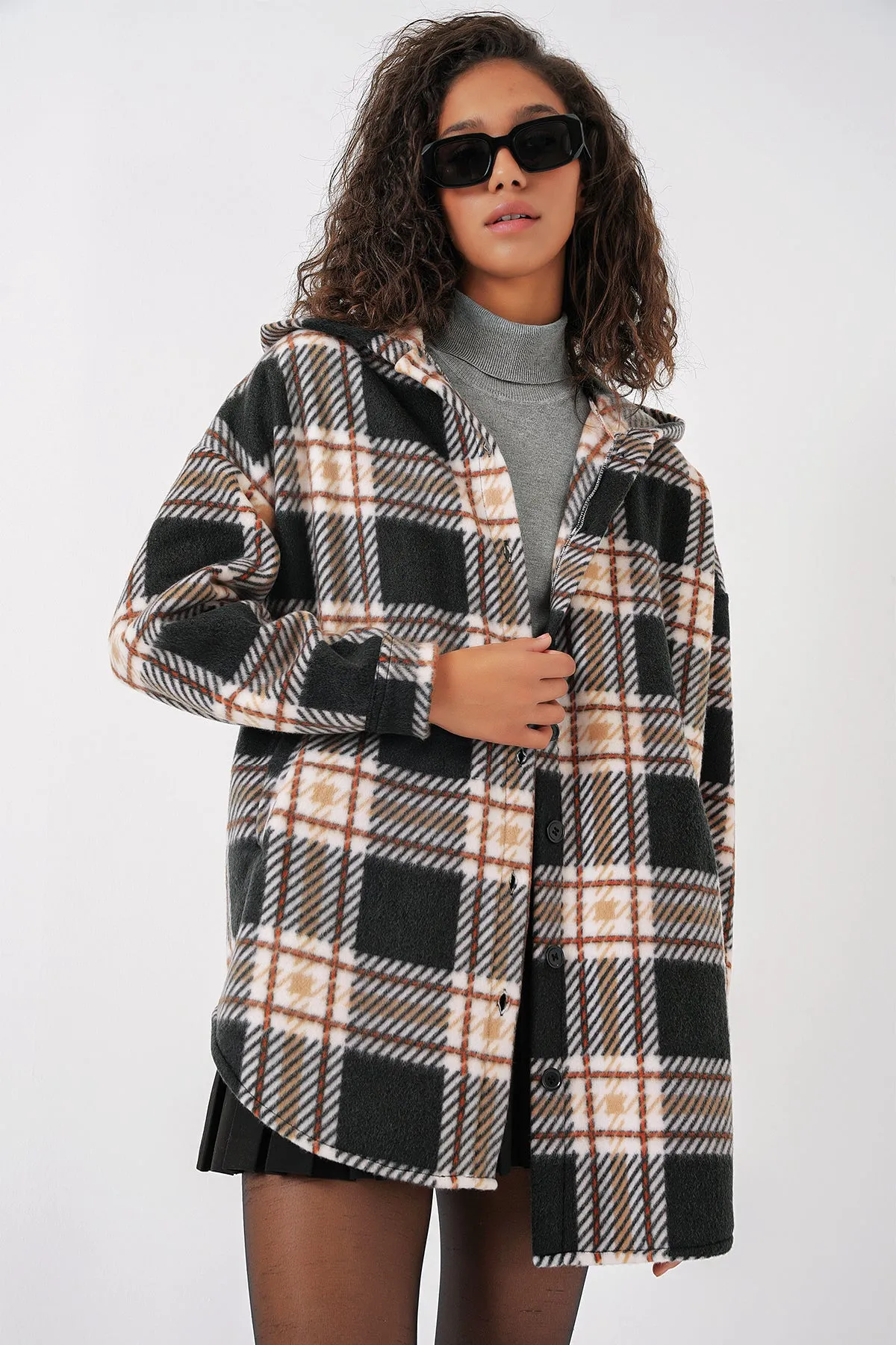 0710 kapüşonlu oversize gömlek