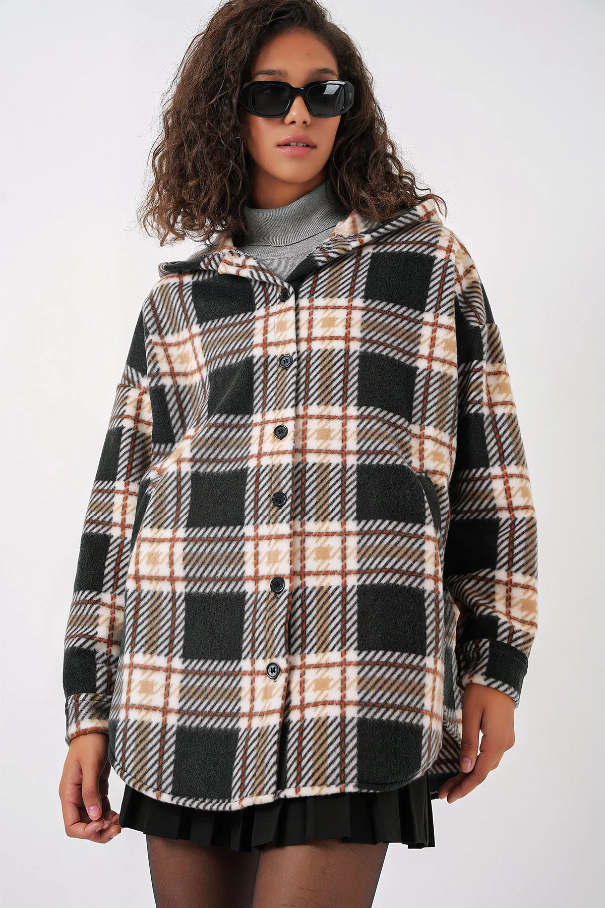 0710 kapüşonlu oversize gömlek